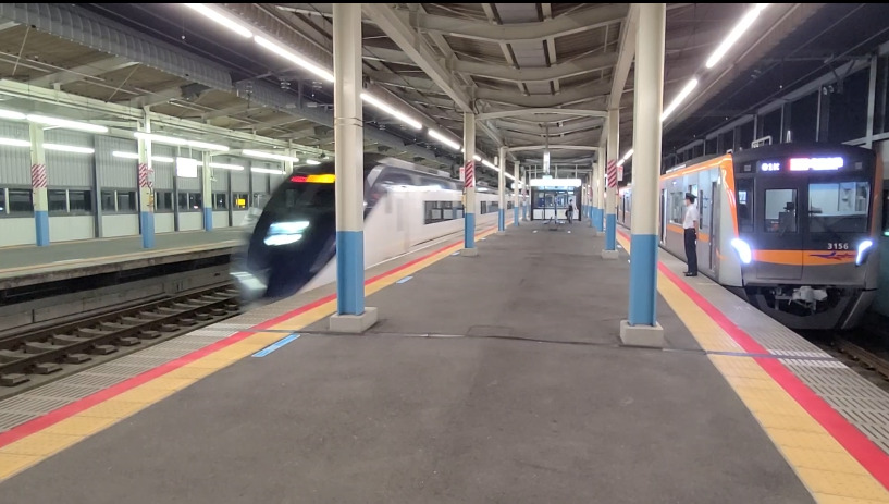 北総線東松戸駅でスカイライナーに追い越されるアクセス特急