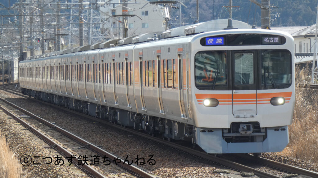 高蔵寺駅に入線する315系を使用した名古屋行きの快速