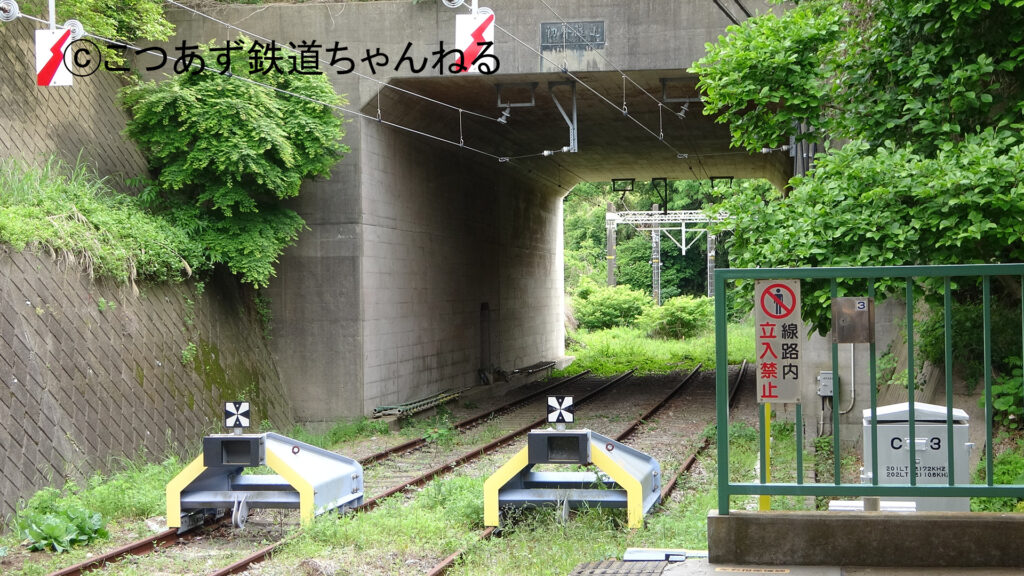 三崎口駅の先に続く線路