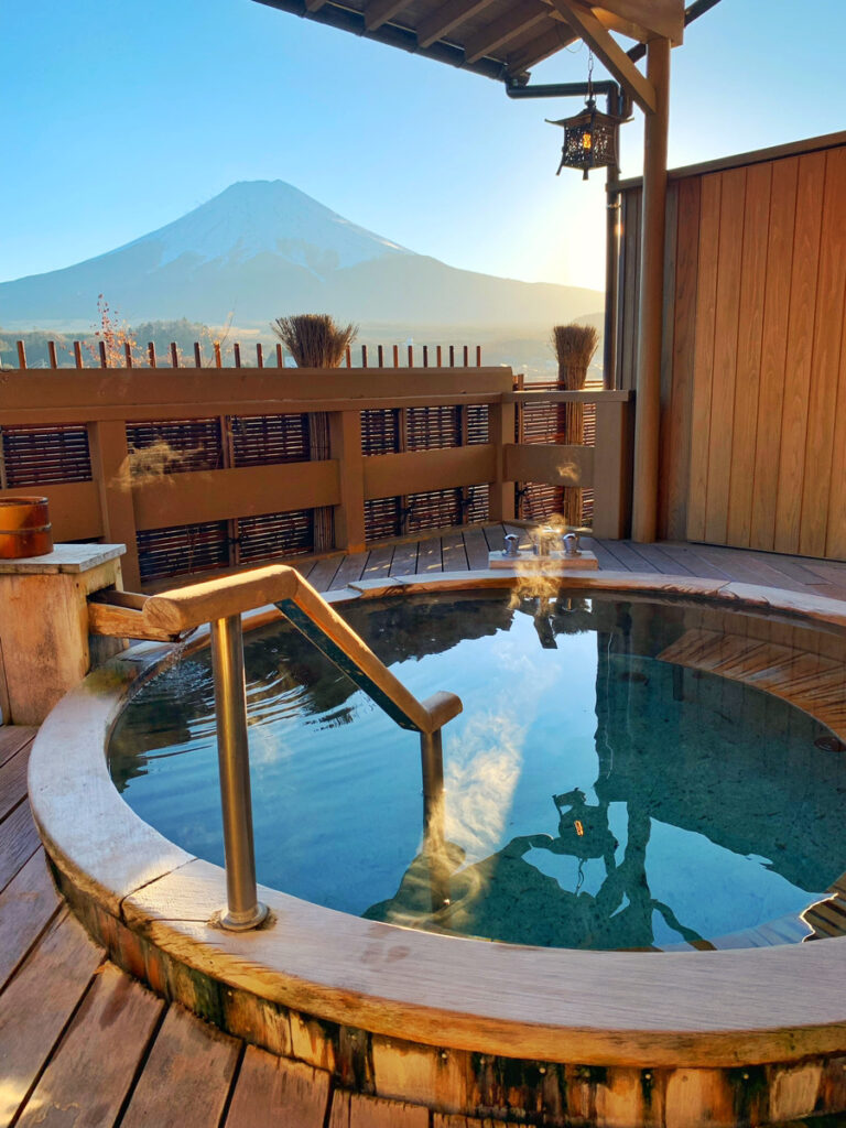 富士山が日本一綺麗に見える旅館「鐘山苑」露天風呂