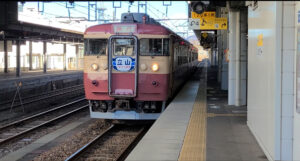 えちごトキめき鉄道413系観光急行・快速に乗車してきた 楽しみ方は?