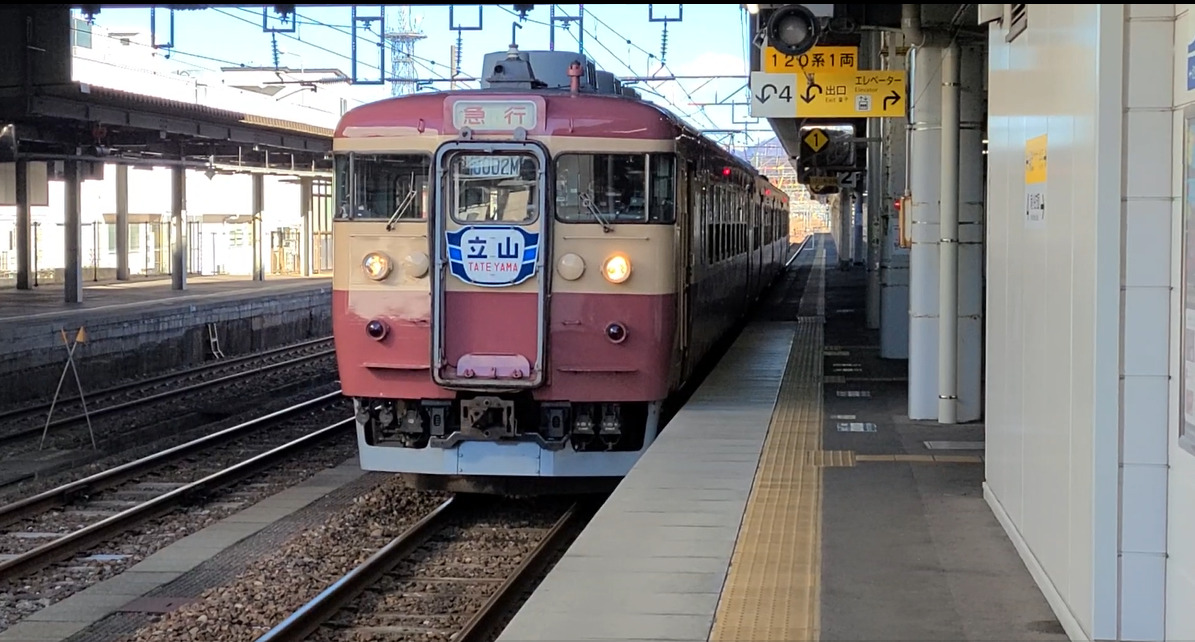 えちごトキめき鉄道413系観光急行・快速に乗車してきた　楽しみ方は？