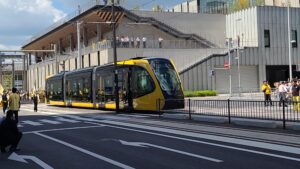 宇都宮LRT・ライトラインのパレードが開催 パフォーマンスも