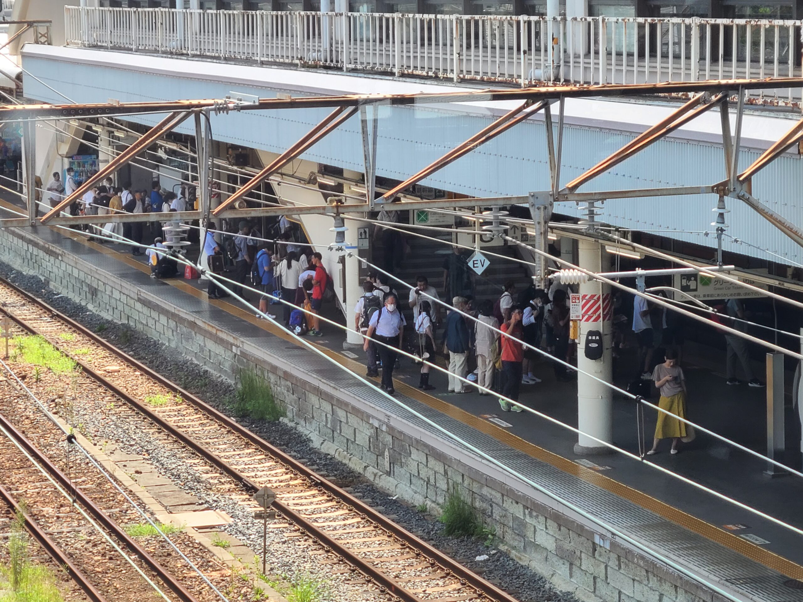 【宇都宮LRTのパレードは見るけど乗らない？】一般客のほとんどは1番列車を見ずに帰宅へ