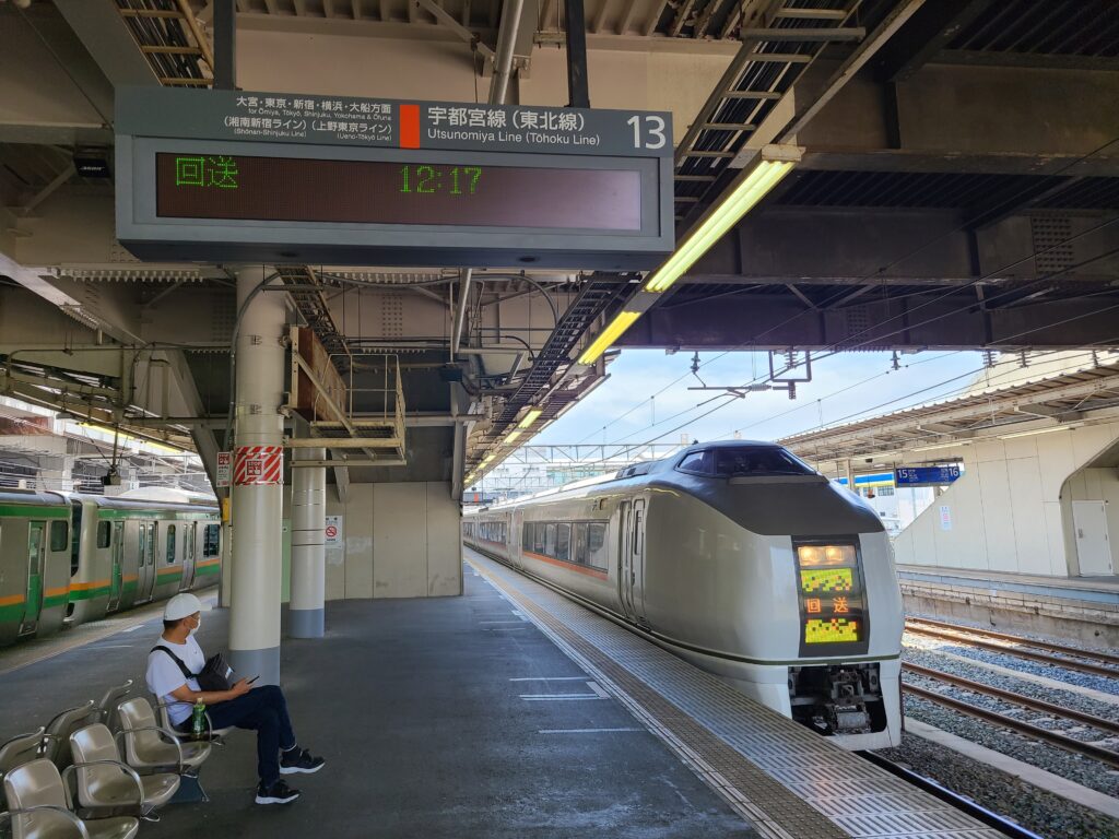 宇都宮線を走る651系電車