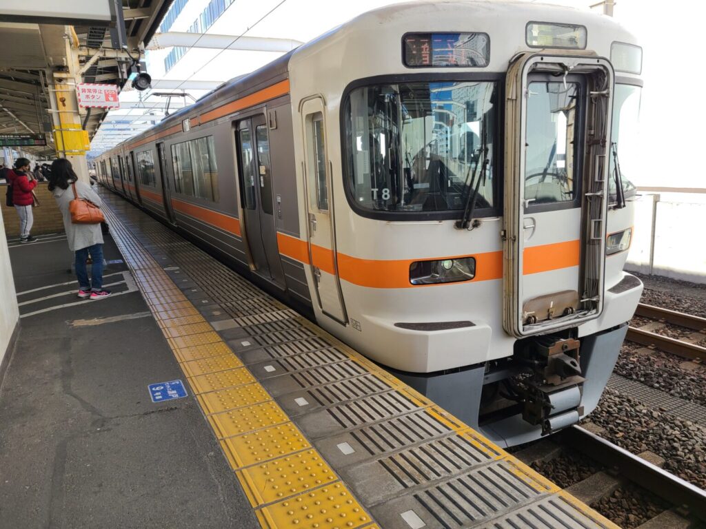 名古屋方面の普通列車イメージ