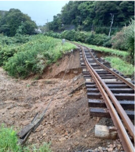 【線路が宙づり】いすみ鉄道復旧見込み立たず台風13号土砂災害被害情報を公開