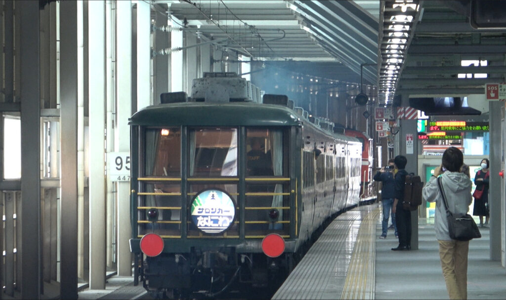 サロンカーなにわ福井駅車両最後部側