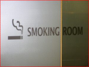 【朗報】JR東海道新幹線で喫煙ルームが廃止　一体なぜ？