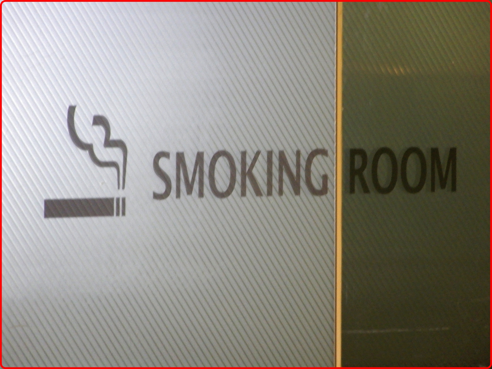 【朗報】JR東海道新幹線で喫煙ルームが廃止　一体なぜ？